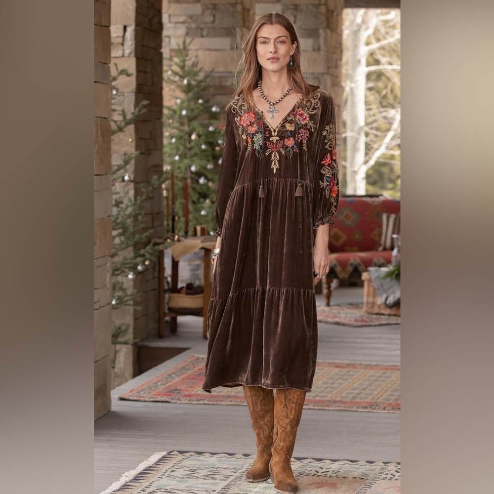 Johnny Was Brown Velvet Dress NWOT
Size Large fits like a Small